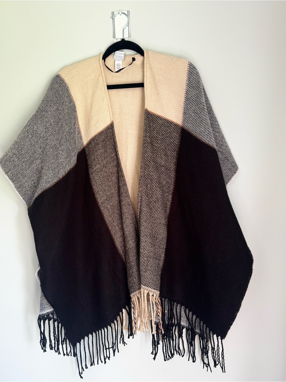 Sonoma One Size Colorblock Fringe Poncho Shawl Wrap Black Beige Gray